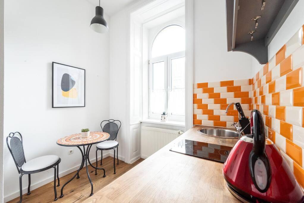 Lite 1Br Near Metro & Center By Hm Apartment Vienna Luaran gambar